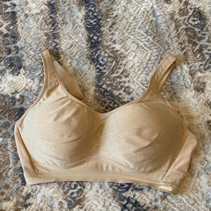 Avis convertible sports bra. Formed cups. Size 38D